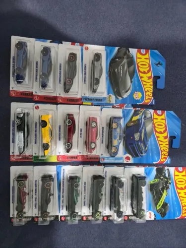Hot wheels lote 25 unidades 