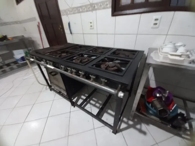 Fogão Industrial 6 bocas com chapa e forno