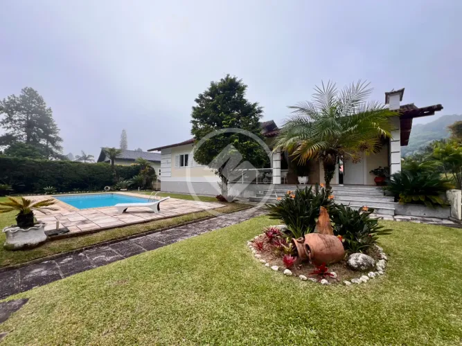 Casa em Condomínio com 4 quartos e 260m² à venda por R$3.000.000,00 - Comary - Teresópolis