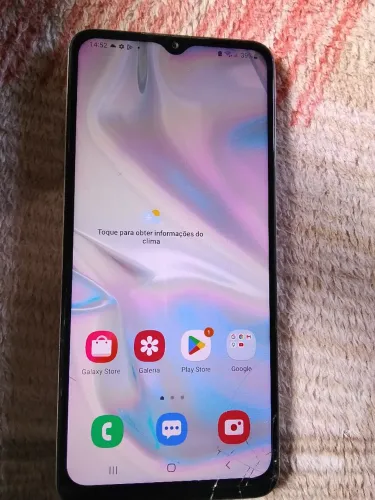 Vendo esse celular apenas com Atela trincado 