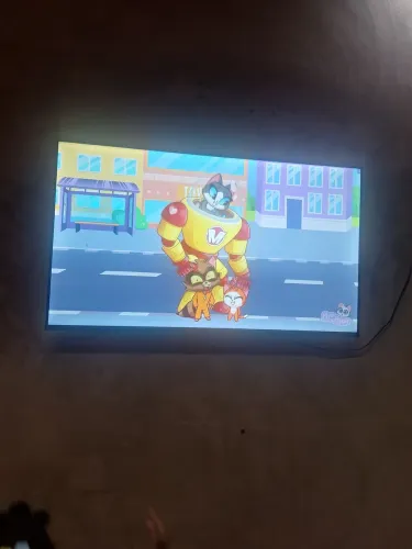TV nova 1 mes de uso