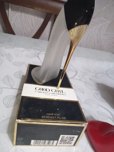 Frascos de perfumes importados (originais).