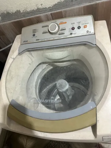 Geladeira, cama, máquina de lavar, Painel TV, forno elétrico