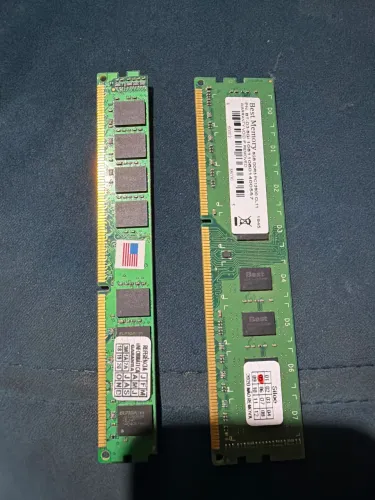 2 Pentes de memoria ram ddr3 (8gb x 4gb)