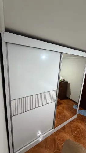 Guarda-Roupa Casal Coliseu 100% MDF ? Branco Ripado com Espelho