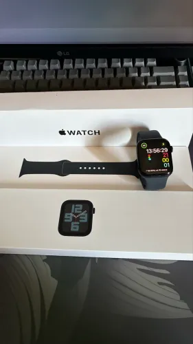 Apple Watch SE 2 - 44mm Midnight M/L GPS