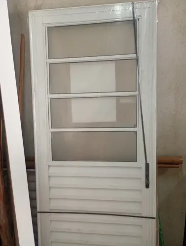Porta de alumínio branco 80 cm ,porta no plástico nova nunca foi usada