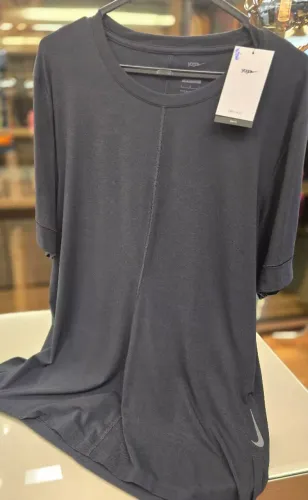 Camiseta Nike Yoga preta G