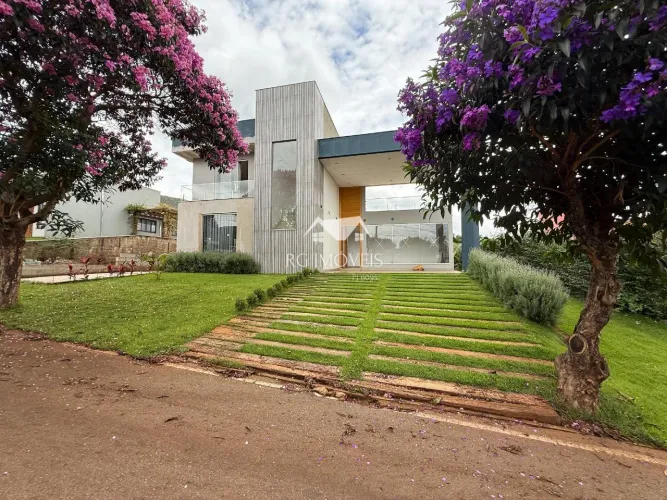 Casa 04 quartos a venda no condomínio Serra dos Bandeirantes