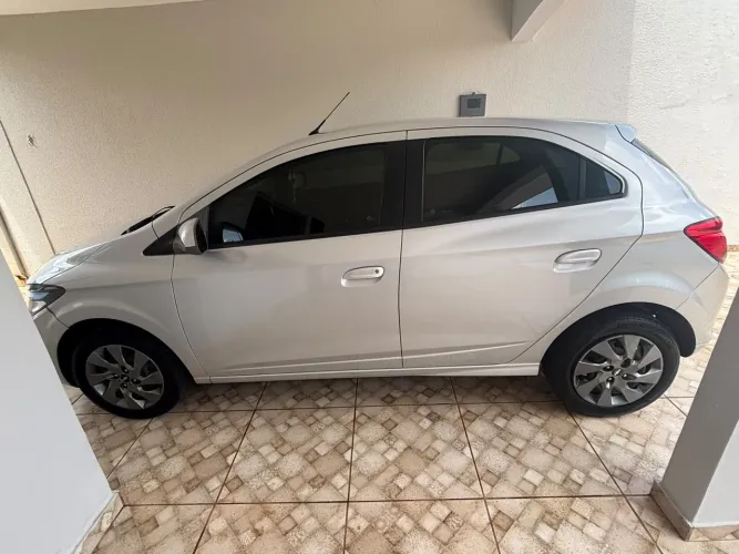 Chevrolet Onix Hatch LT 1.4 8V Flex Power Aut. 4P 2016
