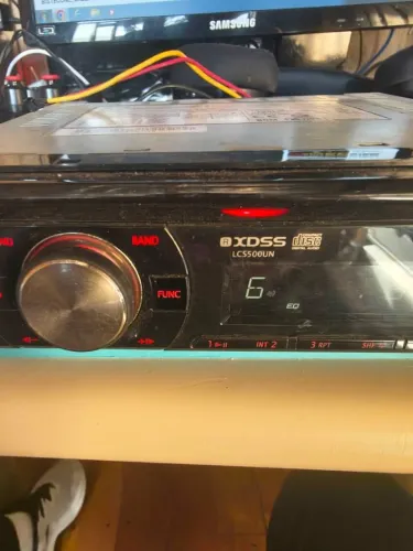Vendo rádio LG , USB ,MP3 ,Aux tudo ok painel multi color em perfeito estado !!! valor