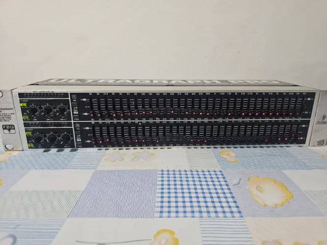 EQUALIZADOR BEHINGER FBQ 3102