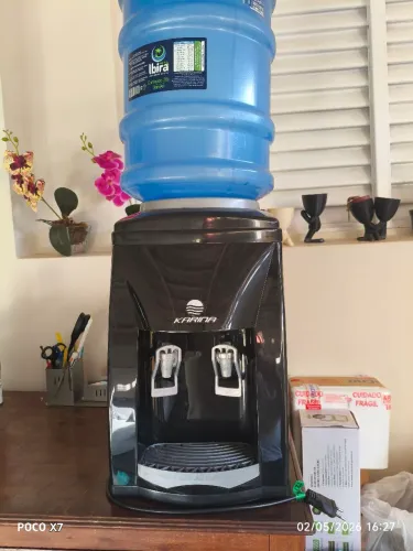Vende se bebedouro de galão semi-novo