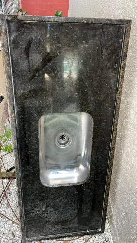 Bancadas em granito com Cuba em inox