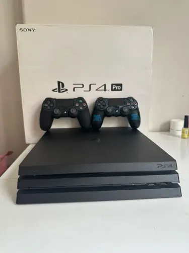 Console Playstation 4 Pro 1 TB com 2 Controles - Excelente estado