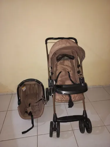 Carrinho e bb conforto 