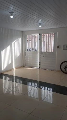 Alugo casa
