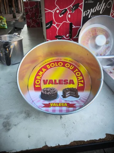 Formas, assadeiras, panelas e frigideiras.