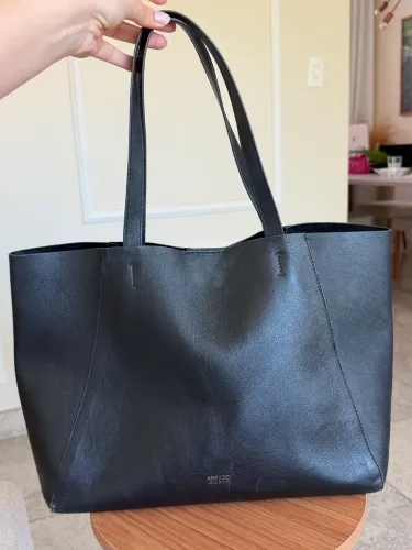 Bolsa Arezzo couro preta grande