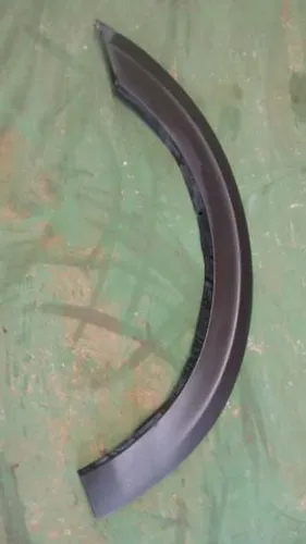 Moldura paralama Saveiro G7 lado direito