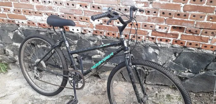 Bicicleta aro 26 com 18 marchas