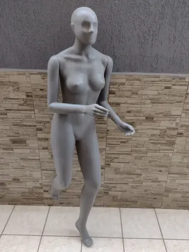 Vendo manequins de plástico rígido e de fibra