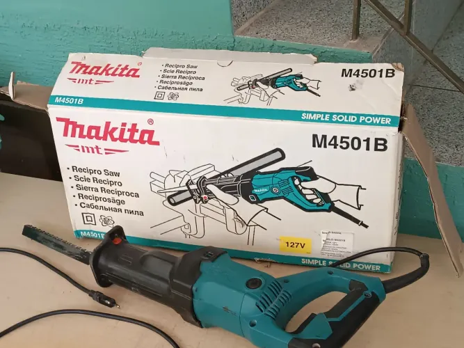 Serra sabre Makita seminovo na caixa 127v