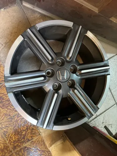 Roda Honda HRV aro 17 2024 semi nova sem detalhes 