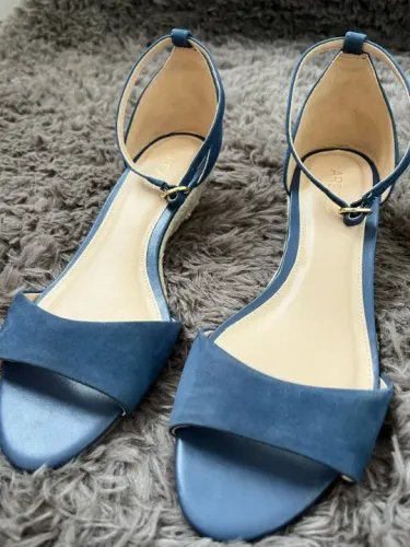 Sandalia Arezzo salto Anabela revestido em cordas - cor azul tam 36