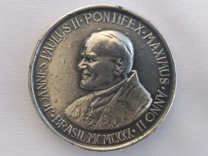 Medalha Papa João Paulo II  e Basílica Nacional