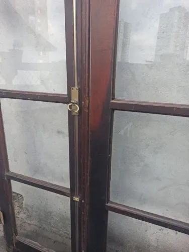 Porta balcão 2 folhas de madeira com vidros
