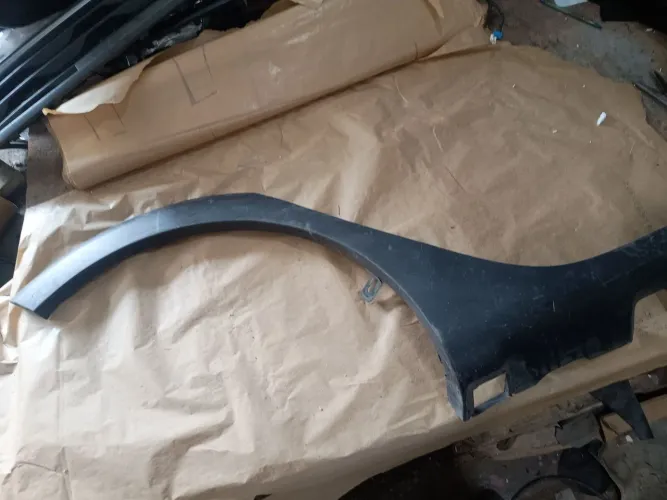 Moldura paralama Sandero traseira direita 2015 a 2020