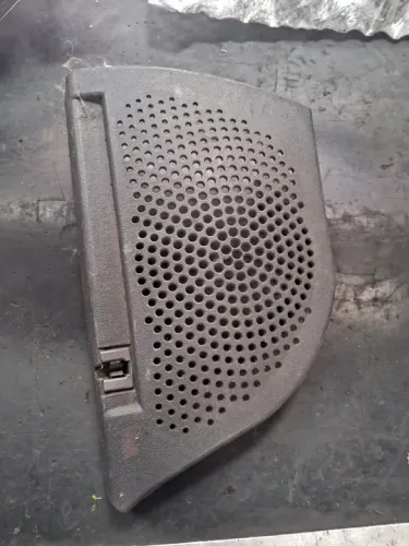 Tela traseira LD  auto falante doblo 