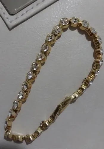 Pulseira dourada da swarovski. 