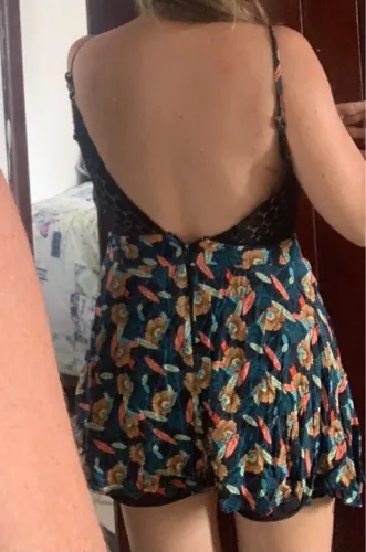 Macacão Floral Decote Nas Costas