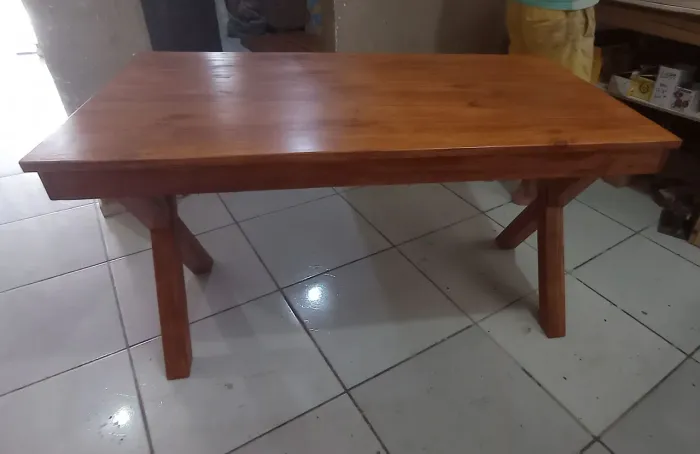 Mesa de madeira maciça de pinus