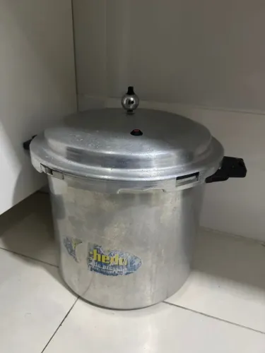 Panela de pressão comercial marca Rochedo