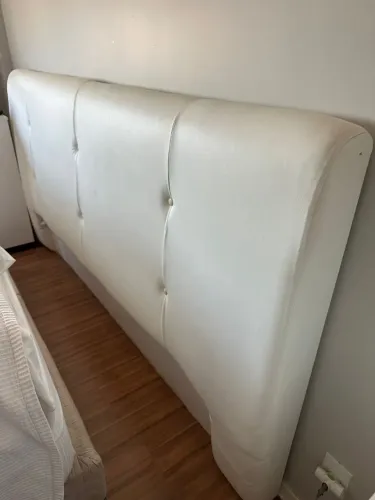 Cabeceira Estofada Branca para Cama de Casal
