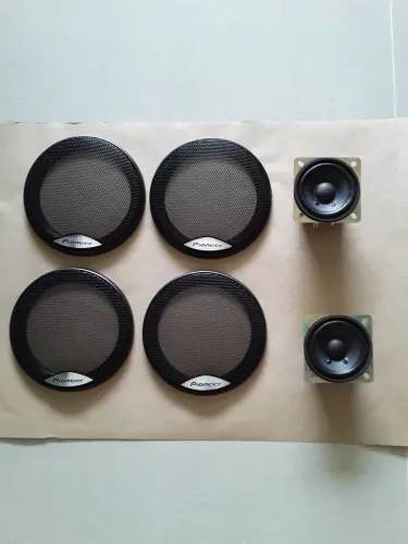Kit 4 Tampas de acabam. p/som automotivos da Pioneer + 2 autofalantes 3 pol. 100 watts. 