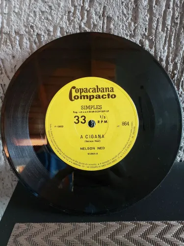 Disco de vinil pequeno / Nelson Ned.