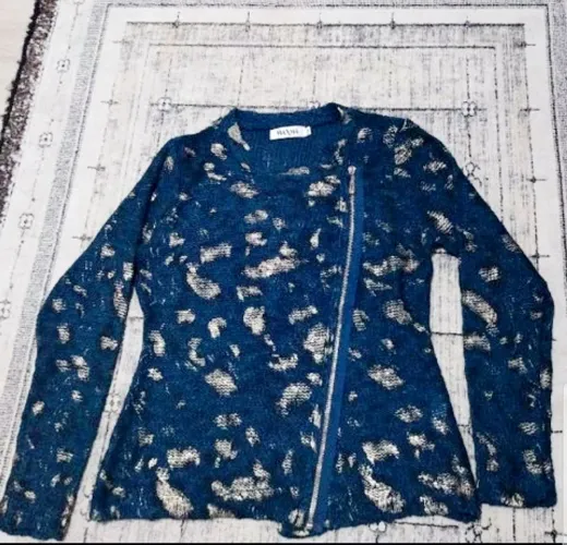 Jaqueta Azul com Detalhes Dourados