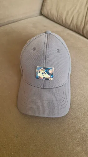 Boné Quiksilver Cinza com Logo Floral