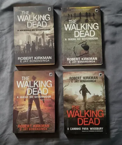 Lote com 4 livros The Walking Dead.