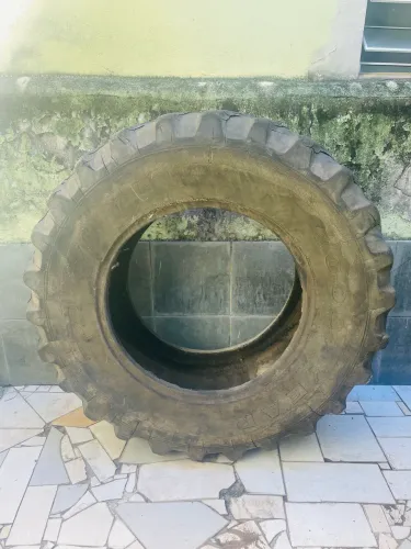 Pneu de trator usado - ideal para treino funcional ou decoração