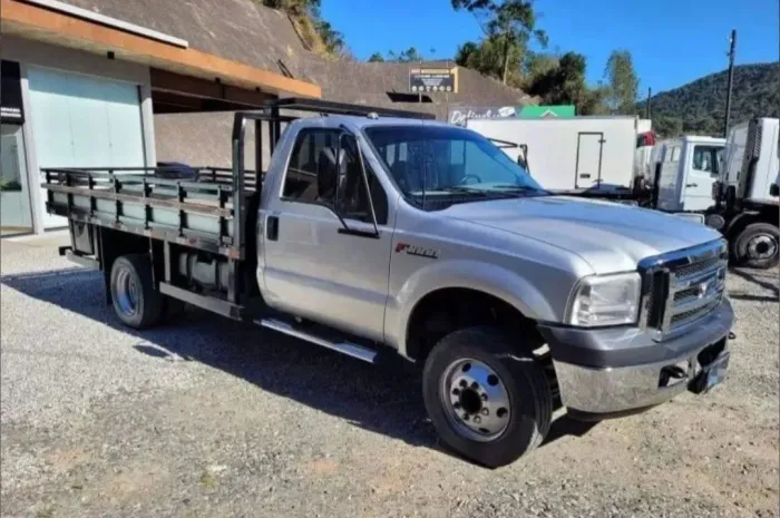  F4000 carroceria 4x4 ano 2014