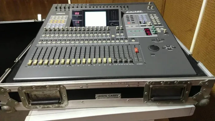 Mesa de Som Digital Yamaha 02R