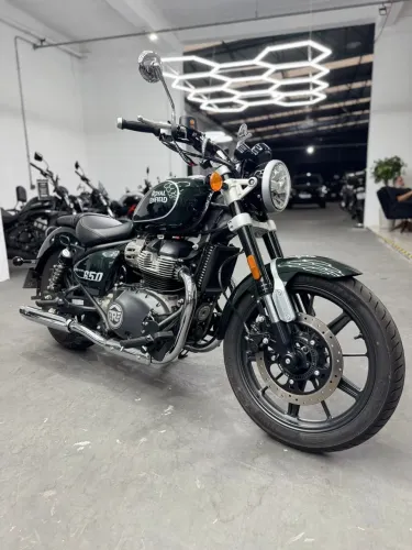 Royal Enfield Super Meteor 650 - 2024 - Apenas 1.700 km ?