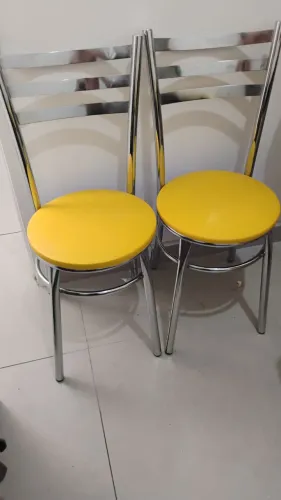 Conjunto de 2 Cadeiras Amarelas com Estrutura Cromada