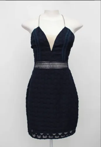 Vestido Azul Marinho com Detalhes