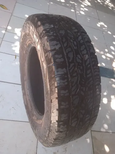 Pneu p/ caminhonete